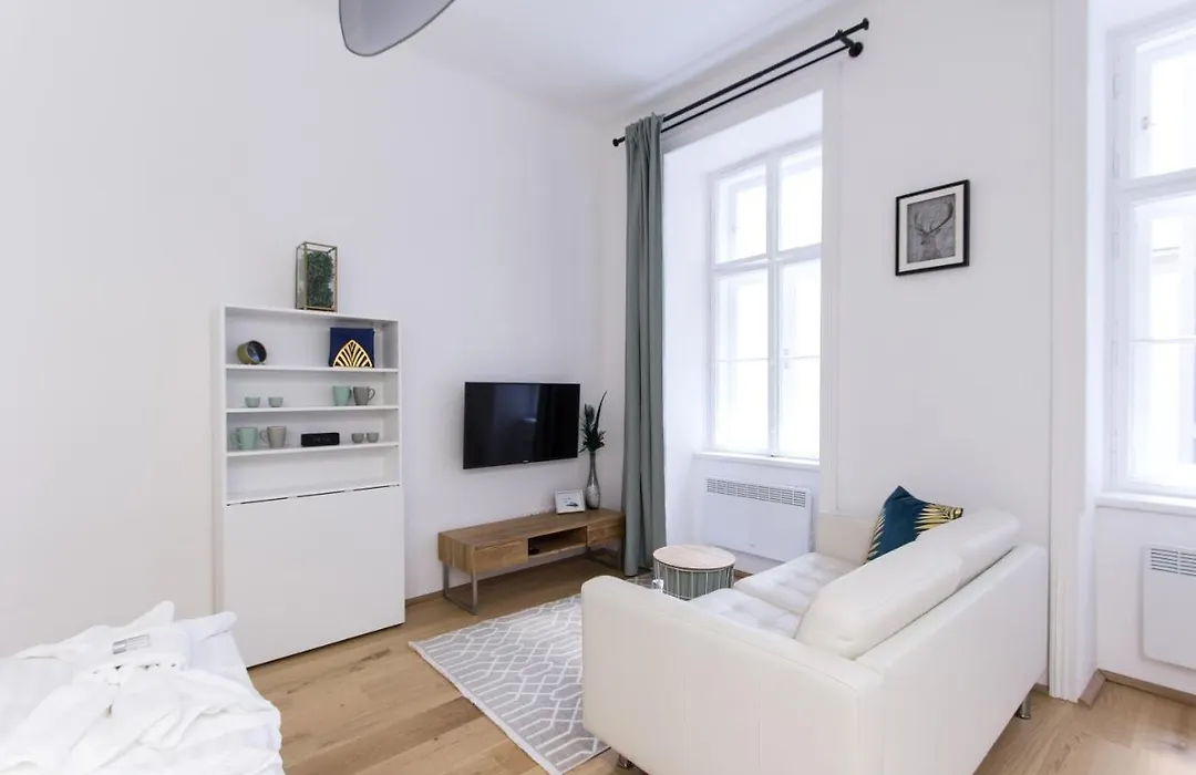 Johanna I Levestate Apartment *